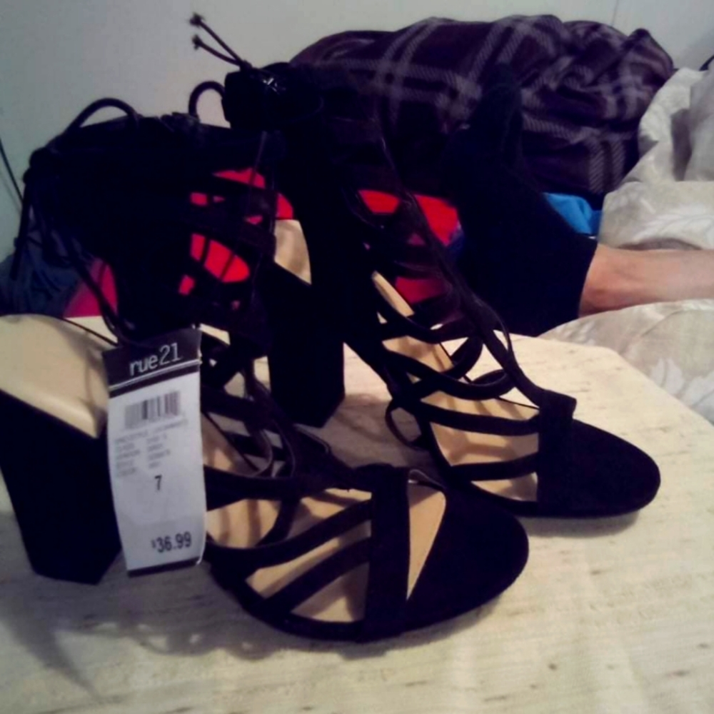 Rue 21 black heels
